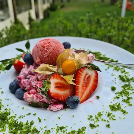 Park Rekreacyjno-biznesowy Woda Готель 4*